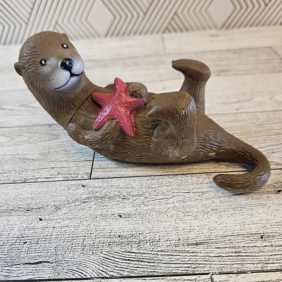 Lot Of 4 Plastic Animal Figures Sloth Lizard Otter Panda - Picture 5 of 16